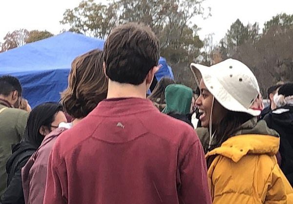 Hé lộ danh tính trai lạ khóa môi nóng bỏng với ái nữ nhà Obama gây dậy sóng mạng xã hội